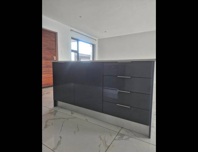 3 BEDROOM APARTMENT FOR SALE IN WINDERMERE